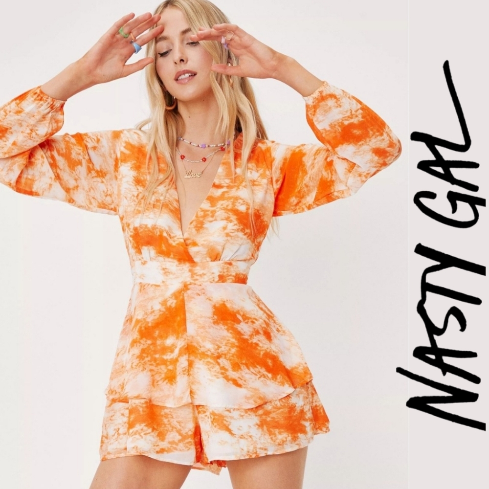 Nasty Gal Tie Dye V-Neck Relaxed Tiered Romper Orange and White Size 4